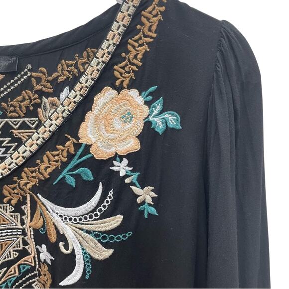 Andree by Unit Boho Embroidered Black Women's V-Neckline Top Size Medium - Picture 4 of 12